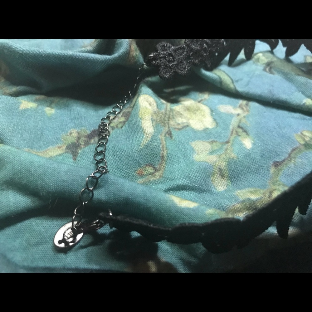 Claire’s Lacey Black Cameo Choker - Picture 5 of 7
